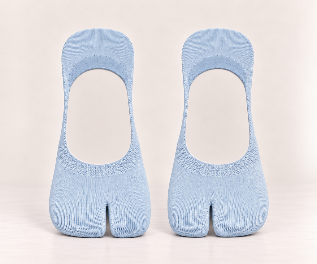 Thin and lightweight split-toe