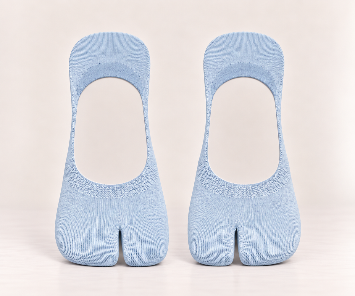 Thin and lightweight split-toe