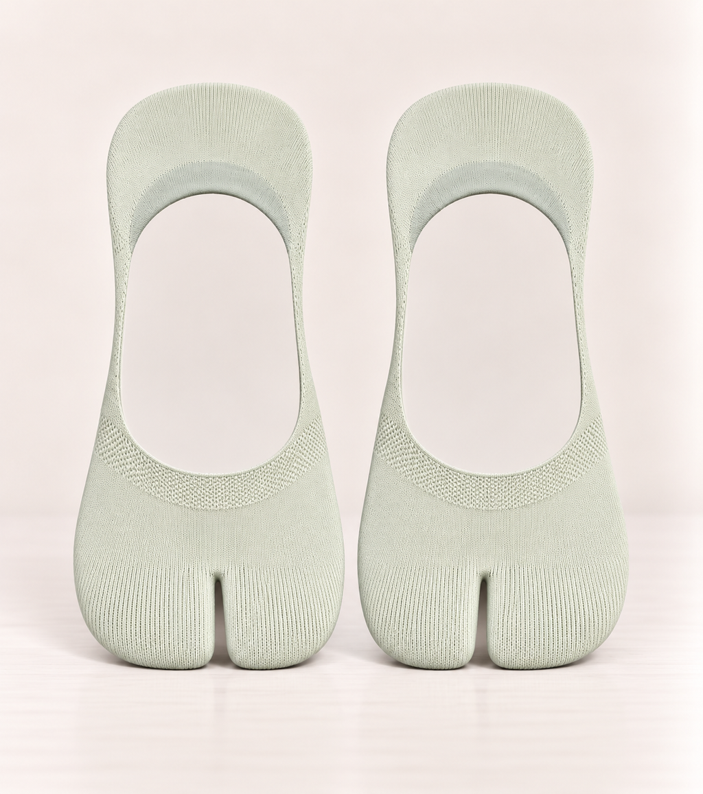 Thin and lightweight split-toe
