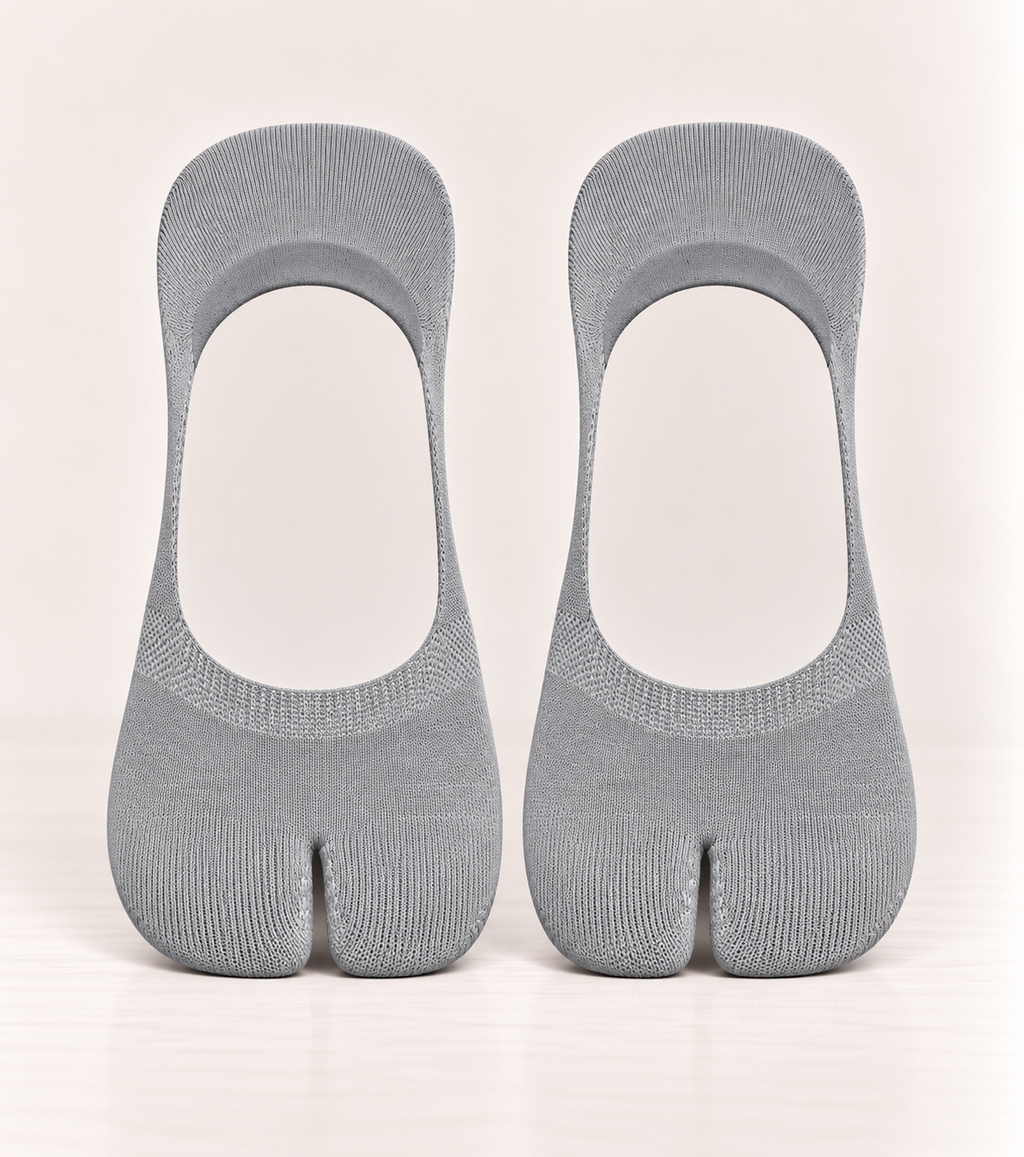 Thin and lightweight split-toe