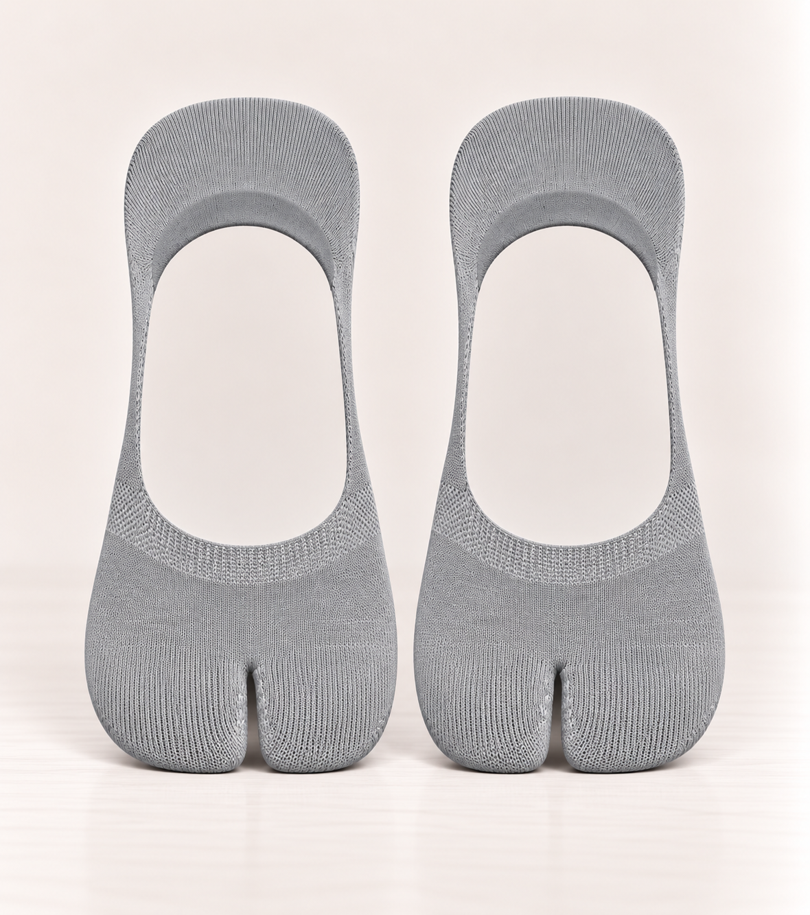 Thin and lightweight split-toe