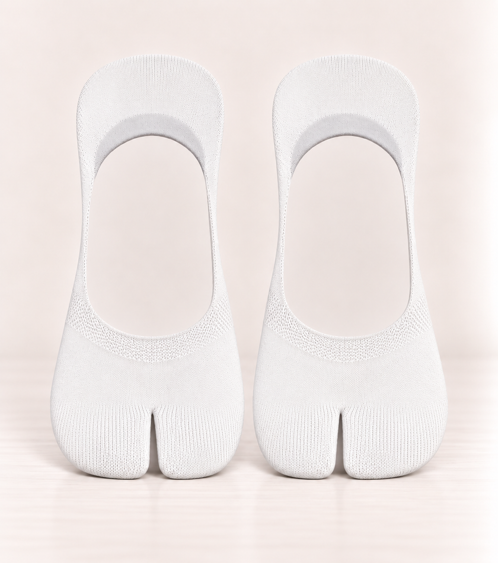 Thin and lightweight split-toe