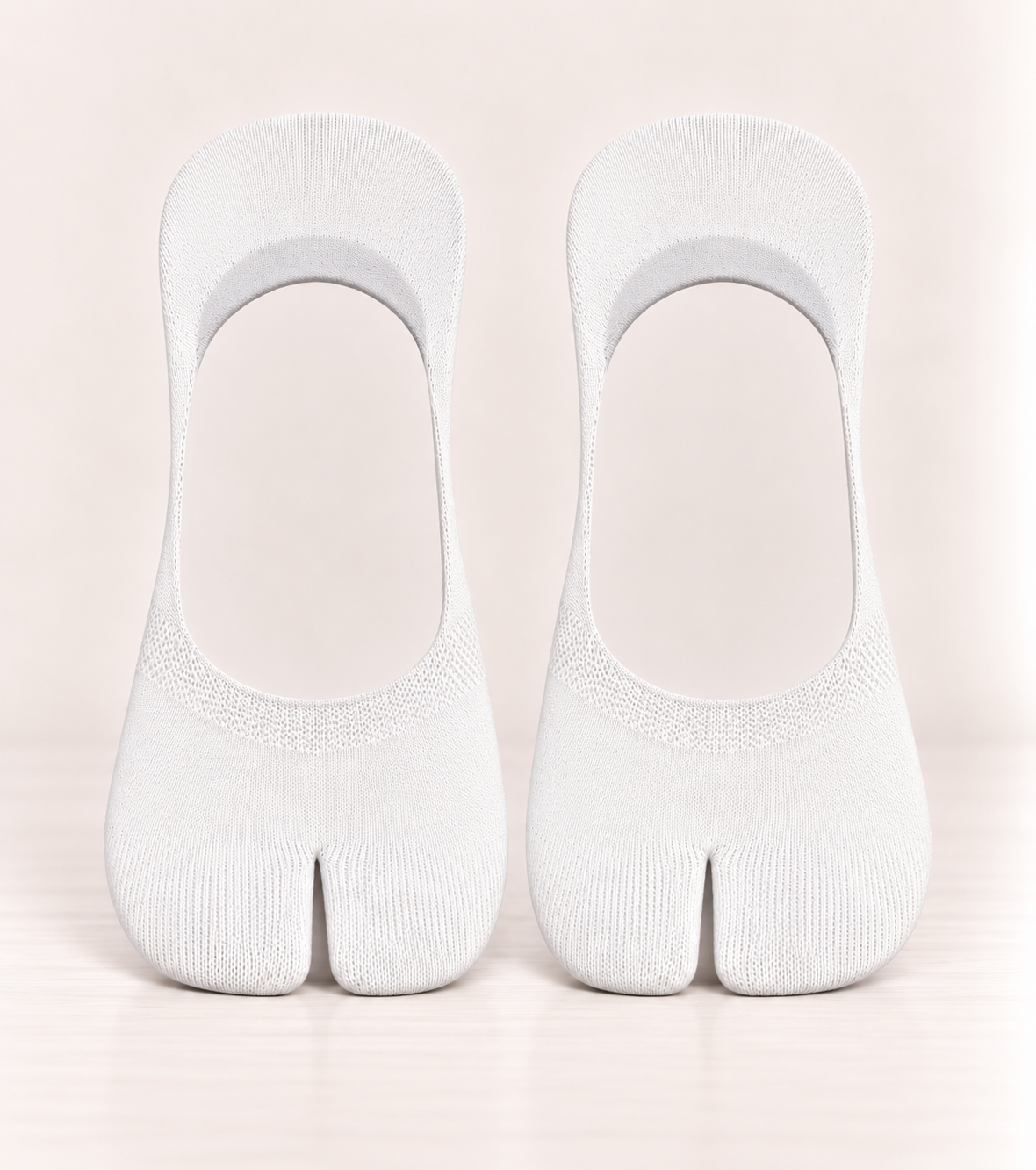Thin and lightweight split-toe