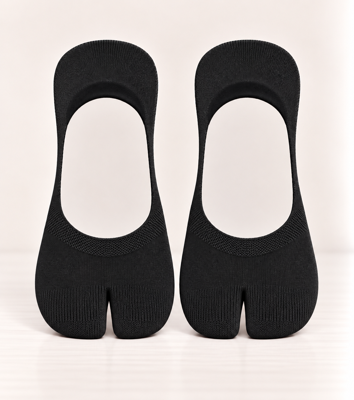 Thin and lightweight split-toe